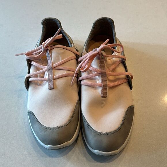 Olukai miki li women’s shoes size 10, great shape,  good brand! Great support. - Picture 3 of 8